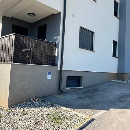 New! Griet Luxury With Private Parking Apartment *