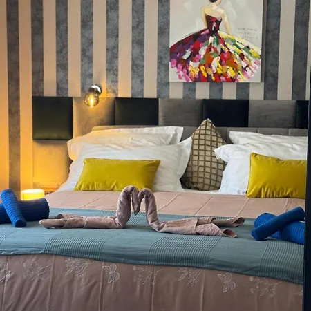 New! Griet Luxury With Private Parking Apartment