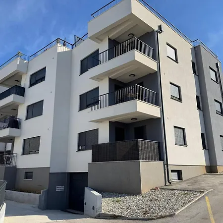 New! Griet Luxury With Private Parking